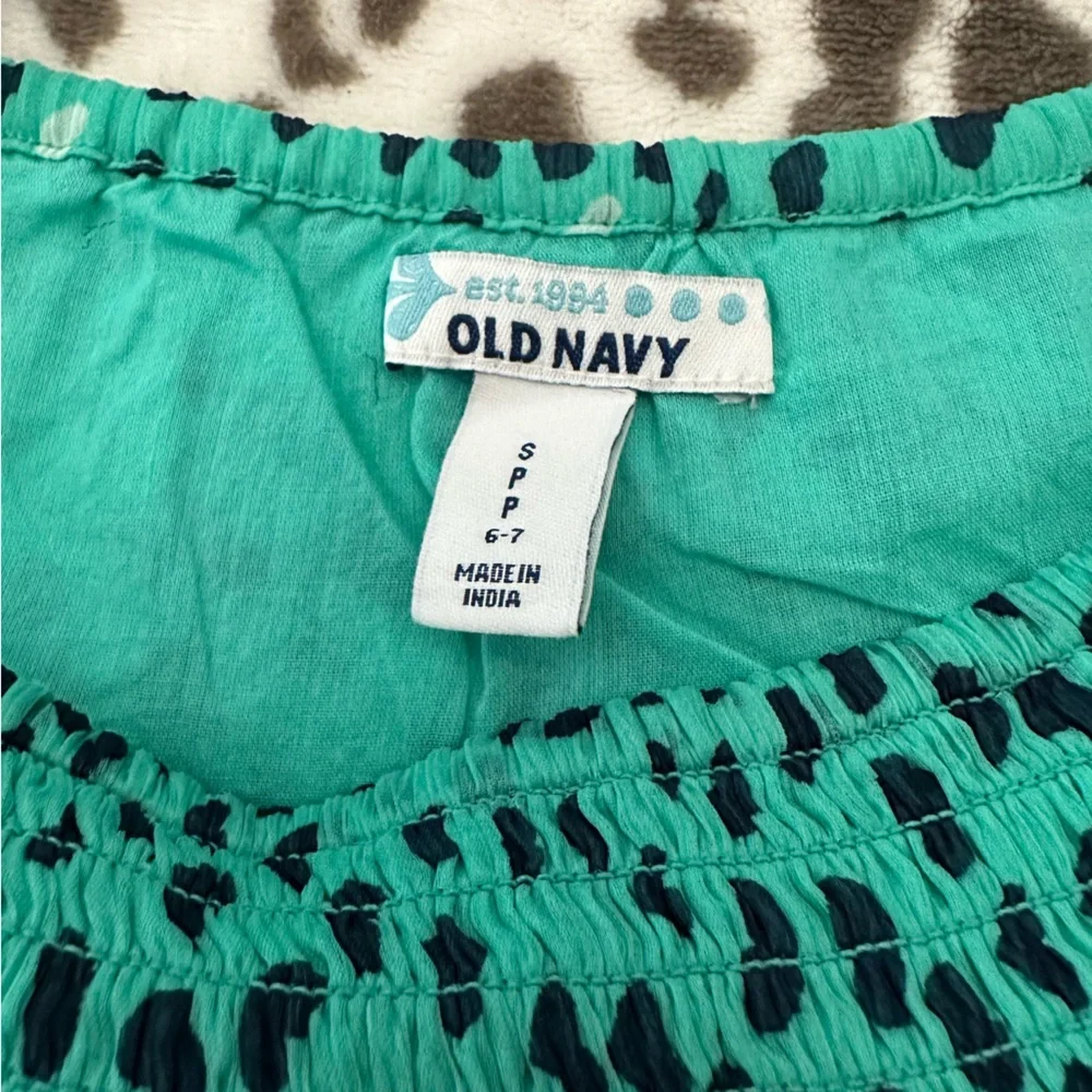 Old Navy Flutter Sleeve Blouse with Heart Graphic in Green Size Small 6 7 Girls